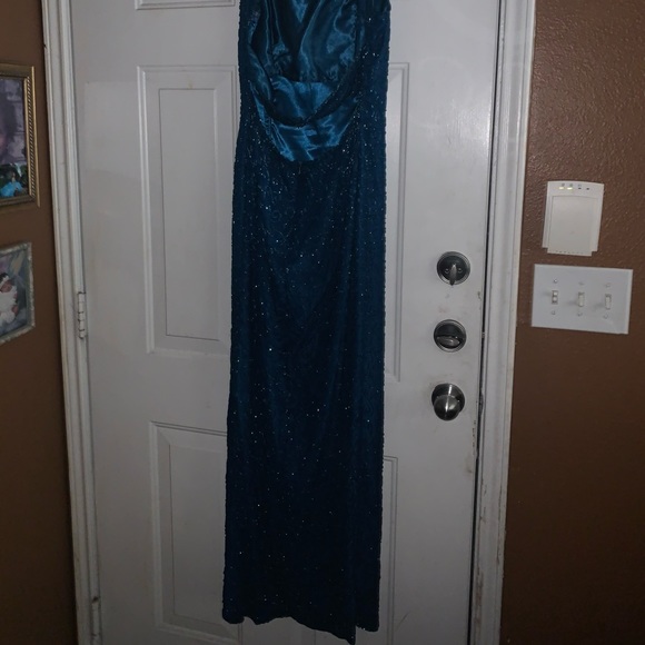 PROM DRESS!! - Picture 2 of 5